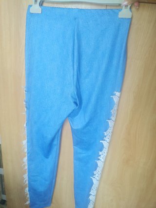 Leggings blu con pizzo bianco