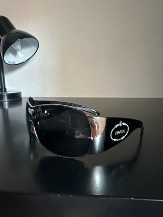 Occhiali da sole Prada neri e argentati