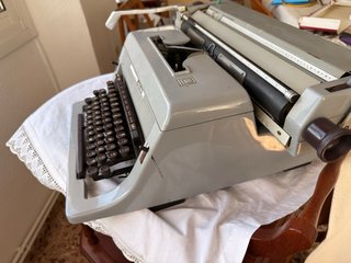 Máquina de escribir Olivetti Linea 88