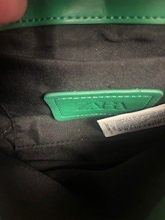 Bolso Zara verde acolchado cadena