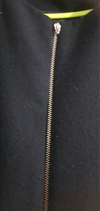 Americana Zara Negra con Cremallera Plateada
