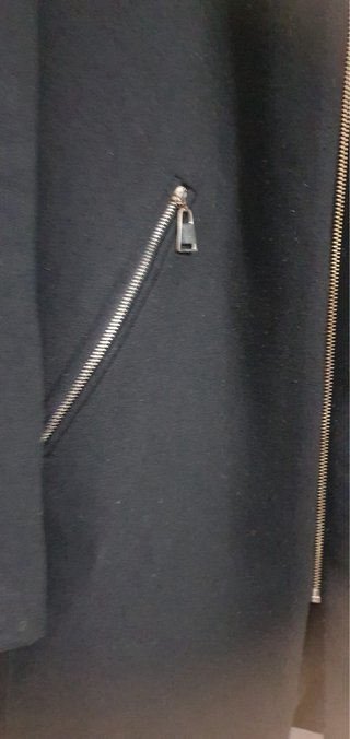 Americana Zara Negra con Cremallera Plateada