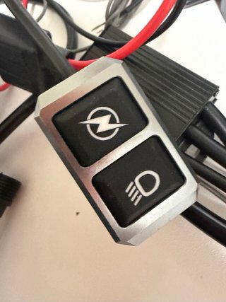 Focos LED Moto 100W + Interruptor