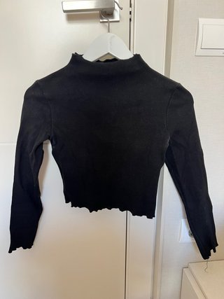 Camiseta negra manga larga cuello alto