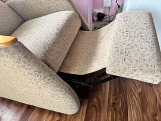 Sillón,m reclinable tela y madera.