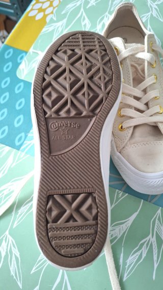 Zapatillas Converse Beige y Doradas