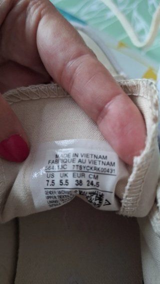 Zapatillas Converse Beige y Doradas