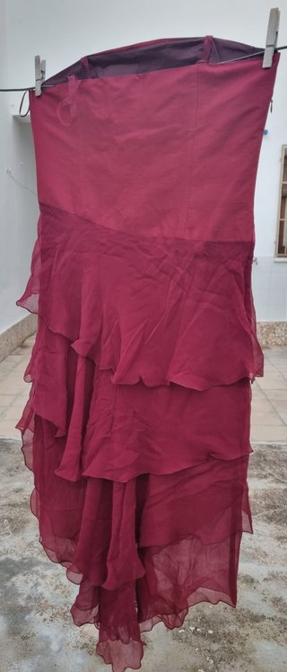 Vestido granate volantes
