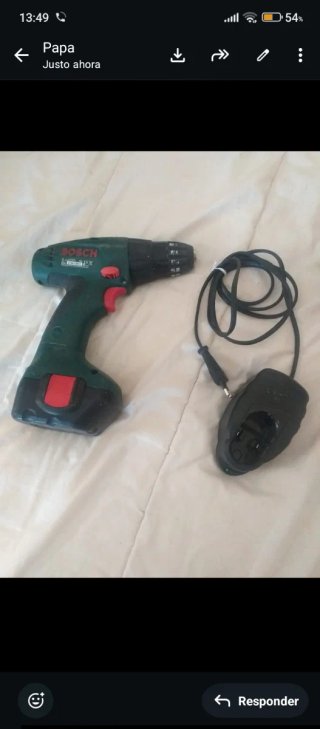 Taladro Bosch batería,algo roto no se que es