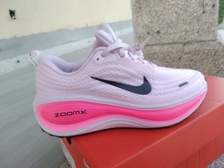 Zapatillas Nike Vomero Plus Rosa/Negro