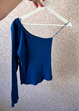 Camiseta azul asimétrica de manga larga