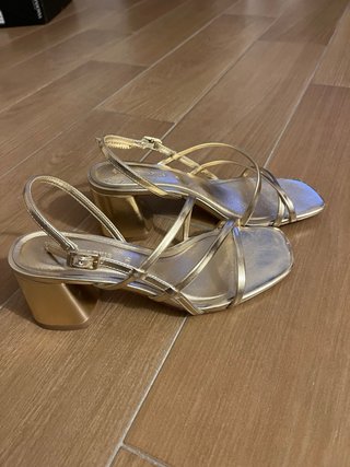 Sandali Stradivarius oro donna taglia 36