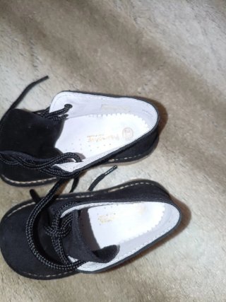 Zapatos niño negros nuevos sin estrenar pisamonas