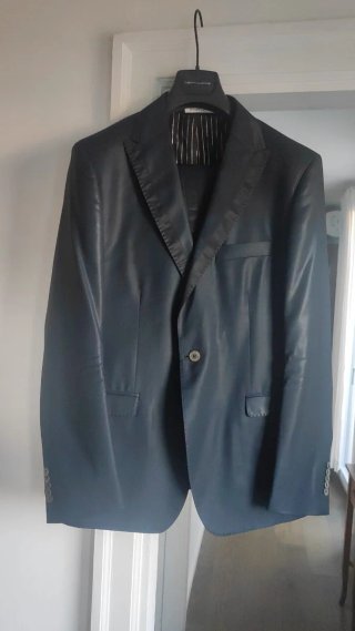 Abito uomo elegante blu