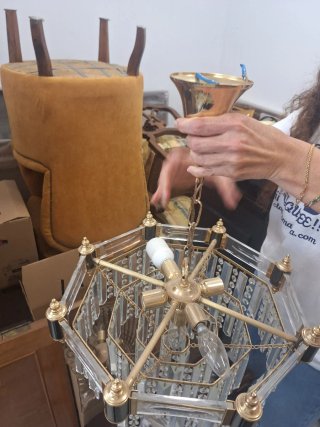 Lámpara de cristal con gotas doradas