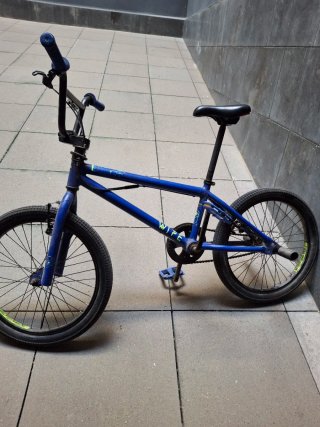 Bicicleta BMX azul