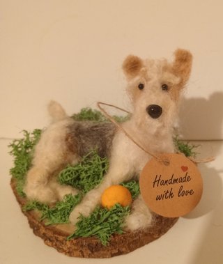 Figura Fox terrier fieltro hecho a mano