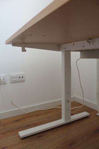 Escritorio MITTZON IKEA 120x80cm blanco, enchufes