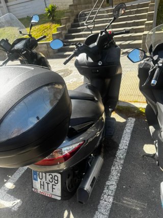 Maxi Scooter Negra/Gris Automática