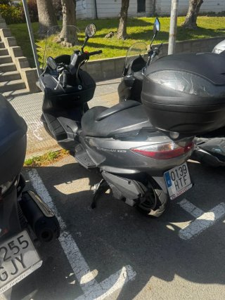 Maxi Scooter Negra/Gris Automática