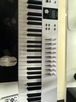 Teclado blanco MIDI arturia keylab