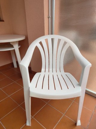 Sillas de terraza de plástico blanco