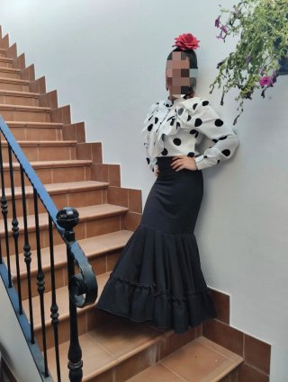 Falda flamenca negra + 2 blusas