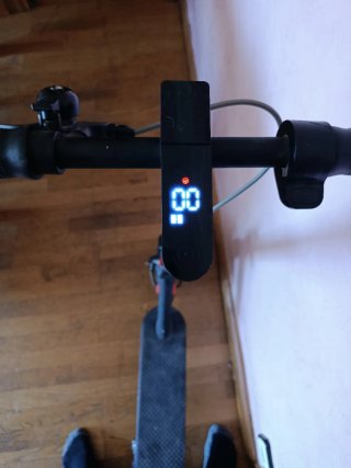 Patinete eléctrico negro