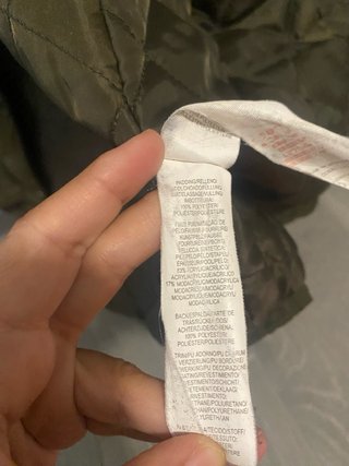 Abrigo verde con capucha y pelo