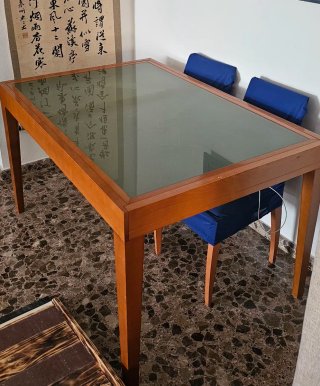 Mesa Comedor Madera Caoba y Cristal y 4 sillas.