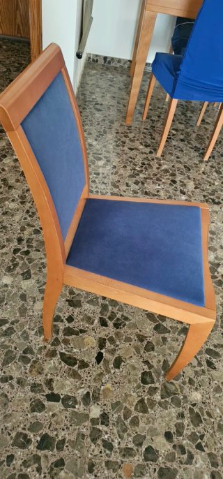 Mesa Comedor Madera Caoba y Cristal y 4 sillas.
