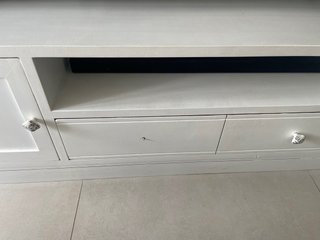 Mueble de salón blanco