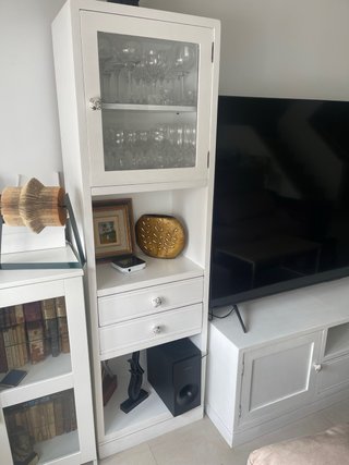 Mueble de salón blanco