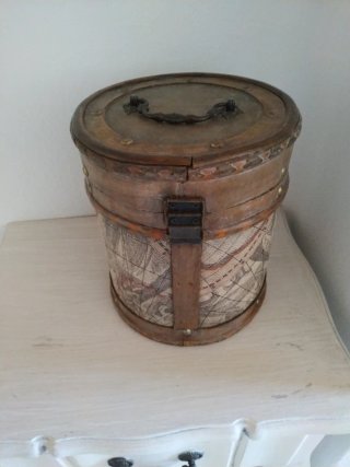 Caja decorativa estilo vintage mapa