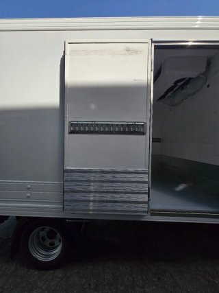 Camion frigorífico 3500kg E6 con plataforma