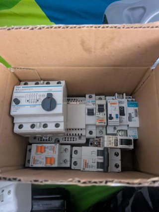 Interruptores y transformador eléctrico