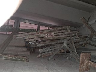 Burras, reglas y puntales de construcción