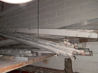 Burras, reglas y puntales de construcción