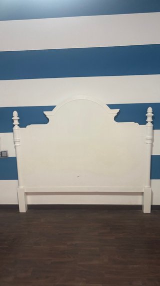 Cabezal de cama antiguo restaurado