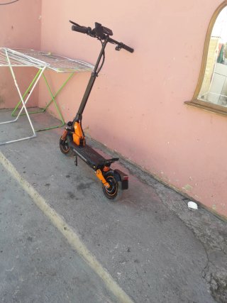 Patinete Eléctrico Naranja y Negro