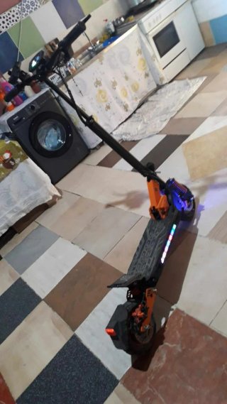 Patinete Eléctrico Naranja y Negro
