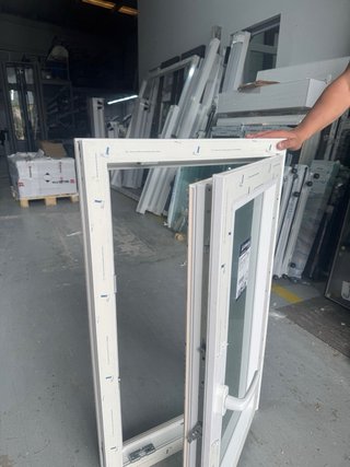 Ventana PVC Blanca INT Blanco crema EXT