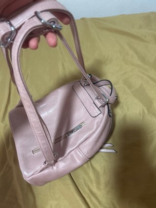 Mochila rosa de cuero