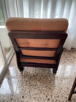 URGE: Butaca de madera maciza