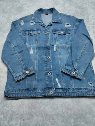 Chaqueta vaquera oversize desgastada
