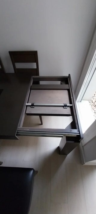 Mesa de comedor de madera y 4 sillas