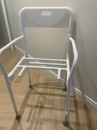 Silla de ducha plegable blanca