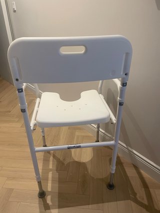 Silla de ducha plegable blanca