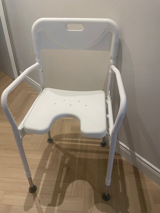 Silla de ducha plegable blanca
