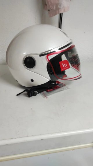 Casco de moto MT Street blanco